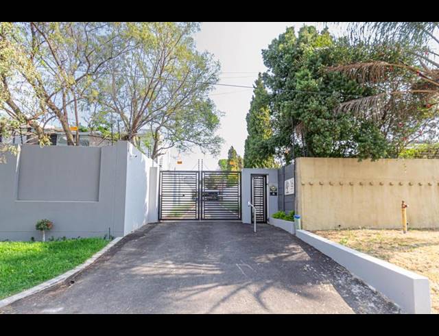 7 BEDROOM HOUSE FOR SALE IN BRYANSTON